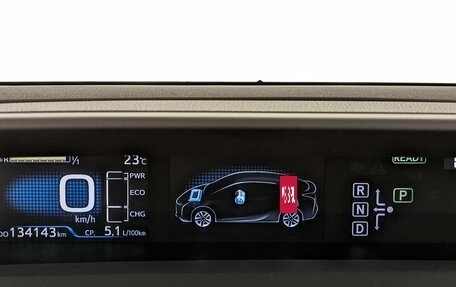 Toyota Prius IV XW50, 2017 год, 1 930 000 рублей, 16 фотография