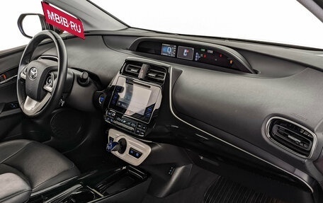 Toyota Prius IV XW50, 2017 год, 1 930 000 рублей, 13 фотография