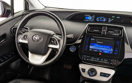 Toyota Prius IV XW50, 2017 год, 1 930 000 рублей, 26 фотография