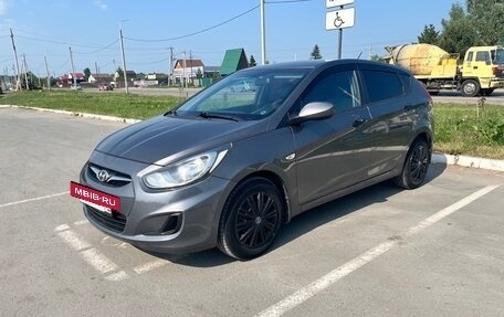 Hyundai Solaris II рестайлинг, 2012 год, 750 000 рублей, 3 фотография