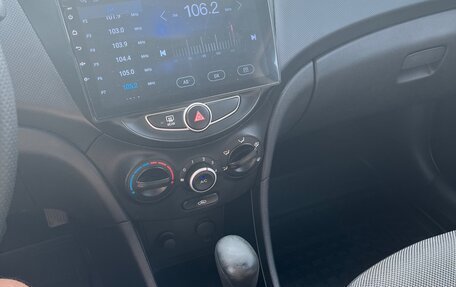 Hyundai Solaris II рестайлинг, 2012 год, 750 000 рублей, 12 фотография