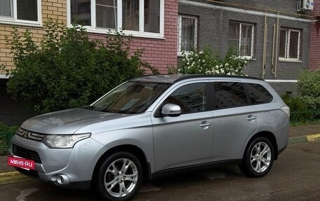 Mitsubishi Outlander III рестайлинг 3, 2012 год, 1 100 000 рублей, 3 фотография