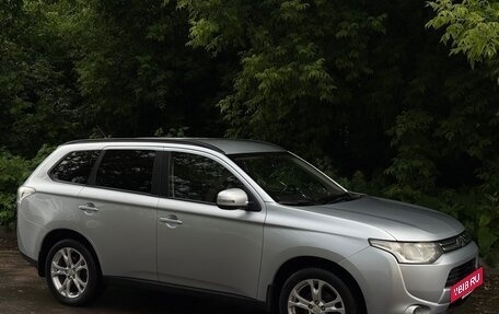 Mitsubishi Outlander III рестайлинг 3, 2012 год, 1 100 000 рублей, 16 фотография