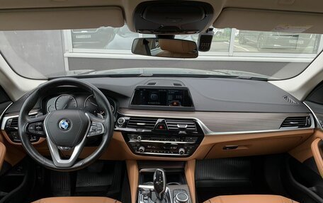BMW 5 серия, 2018 год, 3 729 000 рублей, 15 фотография