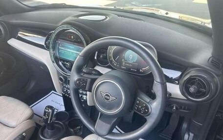 MINI Cabrio, 2023 год, 2 300 000 рублей, 17 фотография