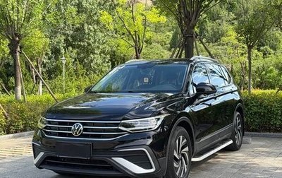 Volkswagen Tiguan II, 2023 год, 2 100 000 рублей, 1 фотография