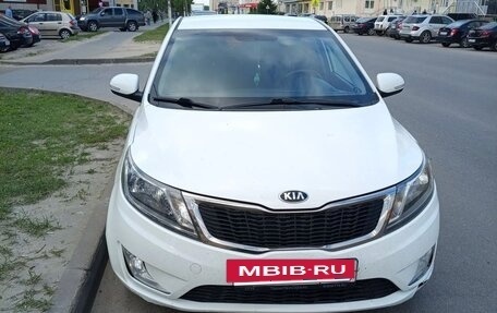 KIA Rio III рестайлинг, 2014 год, 915 000 рублей, 2 фотография