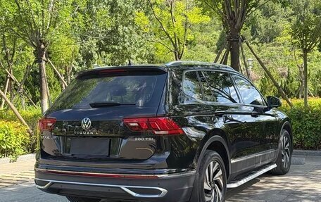 Volkswagen Tiguan II, 2023 год, 2 100 000 рублей, 5 фотография