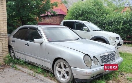 Mercedes-Benz E-Класс, 1997 год, 200 000 рублей, 2 фотография