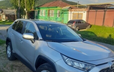 Toyota RAV4, 2019 год, 2 650 000 рублей, 4 фотография