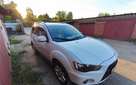 Mitsubishi Outlander III рестайлинг 3, 2010 год, 950 000 рублей, 5 фотография