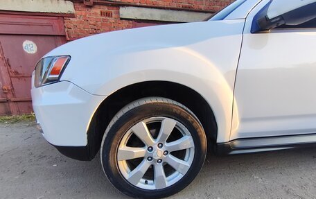 Mitsubishi Outlander III рестайлинг 3, 2010 год, 950 000 рублей, 2 фотография