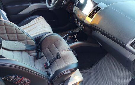 Mitsubishi Outlander III рестайлинг 3, 2010 год, 950 000 рублей, 18 фотография