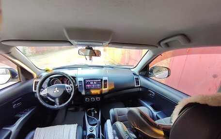 Mitsubishi Outlander III рестайлинг 3, 2010 год, 950 000 рублей, 26 фотография