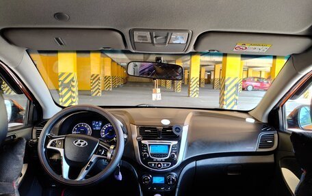 Hyundai Solaris II рестайлинг, 2015 год, 880 000 рублей, 23 фотография