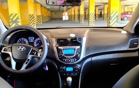 Hyundai Solaris II рестайлинг, 2015 год, 880 000 рублей, 31 фотография