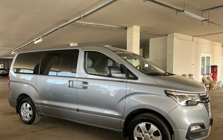 Hyundai Grand Starex Grand Starex I рестайлинг 2, 2020 год, 4 786 000 рублей, 2 фотография