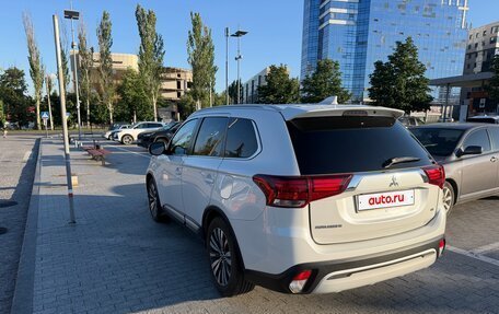 Mitsubishi Outlander III рестайлинг 3, 2019 год, 2 450 000 рублей, 6 фотография
