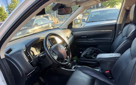 Mitsubishi Outlander III рестайлинг 3, 2019 год, 2 450 000 рублей, 9 фотография