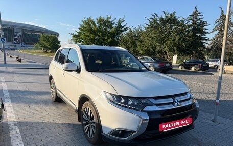 Mitsubishi Outlander III рестайлинг 3, 2019 год, 2 450 000 рублей, 3 фотография
