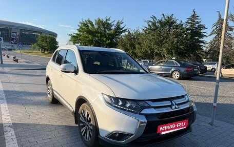 Mitsubishi Outlander III рестайлинг 3, 2019 год, 2 450 000 рублей, 2 фотография