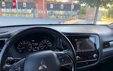 Mitsubishi Outlander III рестайлинг 3, 2019 год, 2 450 000 рублей, 8 фотография