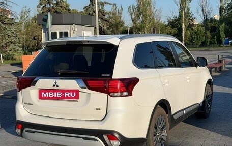 Mitsubishi Outlander III рестайлинг 3, 2019 год, 2 450 000 рублей, 7 фотография