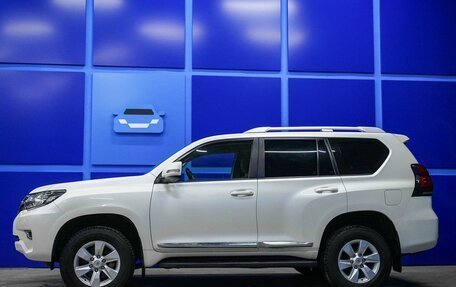 Toyota Land Cruiser Prado 150 рестайлинг 2, 2022 год, 6 835 000 рублей, 3 фотография