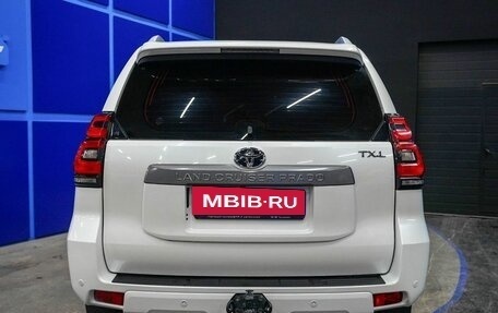 Toyota Land Cruiser Prado 150 рестайлинг 2, 2022 год, 6 835 000 рублей, 8 фотография