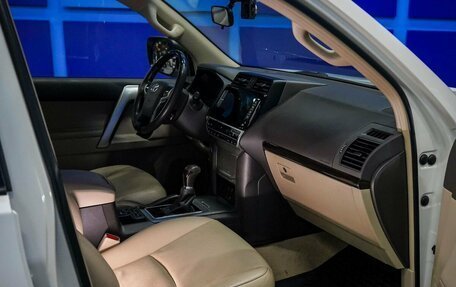 Toyota Land Cruiser Prado 150 рестайлинг 2, 2022 год, 6 835 000 рублей, 13 фотография