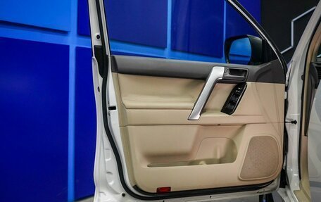 Toyota Land Cruiser Prado 150 рестайлинг 2, 2022 год, 6 835 000 рублей, 15 фотография