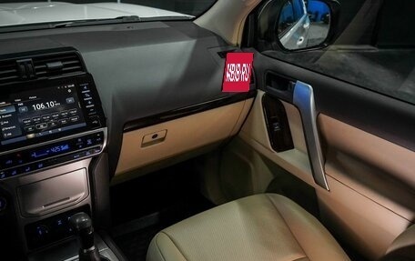 Toyota Land Cruiser Prado 150 рестайлинг 2, 2022 год, 6 835 000 рублей, 25 фотография