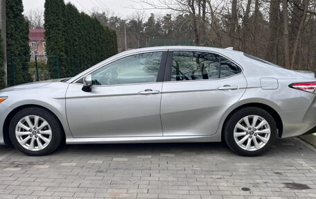 Toyota Camry, 2018 год, 2 680 000 рублей, 4 фотография