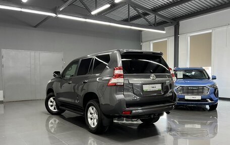 Toyota Land Cruiser Prado 150 рестайлинг 2, 2015 год, 3 395 000 рублей, 6 фотография