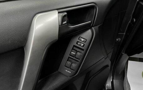 Toyota Land Cruiser Prado 150 рестайлинг 2, 2015 год, 3 395 000 рублей, 25 фотография