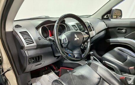 Mitsubishi Outlander III рестайлинг 3, 2008 год, 1 100 000 рублей, 17 фотография