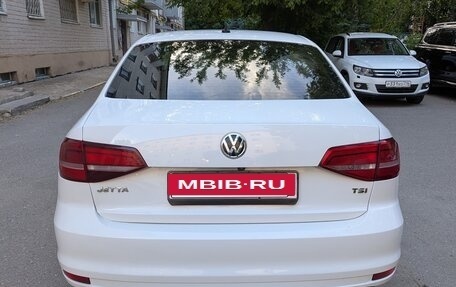 Volkswagen Jetta VI, 2015 год, 1 060 000 рублей, 2 фотография