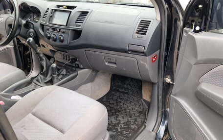 Toyota Hilux VII, 2013 год, 1 800 000 рублей, 2 фотография