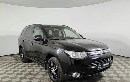 Mitsubishi Outlander III рестайлинг 3, 2013 год, 1 300 000 рублей, 3 фотография