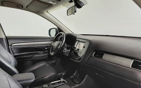 Mitsubishi Outlander III рестайлинг 3, 2013 год, 1 300 000 рублей, 13 фотография