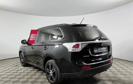 Mitsubishi Outlander III рестайлинг 3, 2013 год, 1 300 000 рублей, 8 фотография