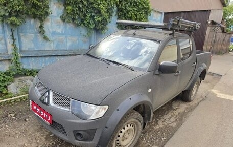 Mitsubishi L200 IV рестайлинг, 2015 год, 950 000 рублей, 3 фотография