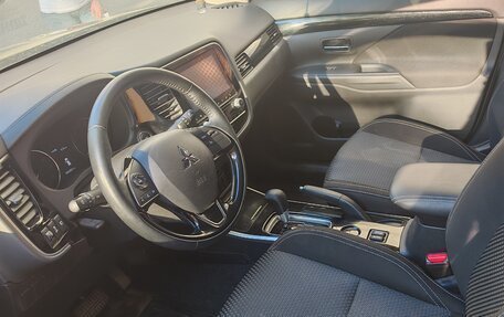 Mitsubishi Outlander III рестайлинг 3, 2021 год, 2 025 000 рублей, 8 фотография