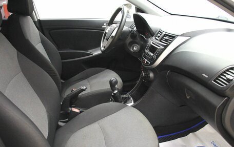 Hyundai Solaris II рестайлинг, 2013 год, 585 000 рублей, 29 фотография