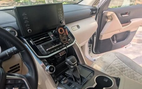 Toyota Land Cruiser, 2021 год, 9 500 000 рублей, 10 фотография
