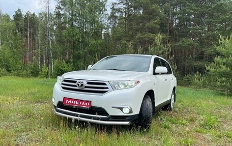 Toyota Highlander III, 2012 год, 2 450 000 рублей, 1 фотография