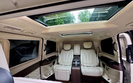 Mercedes-Benz V-Класс, 2018 год, 5 800 000 рублей, 22 фотография