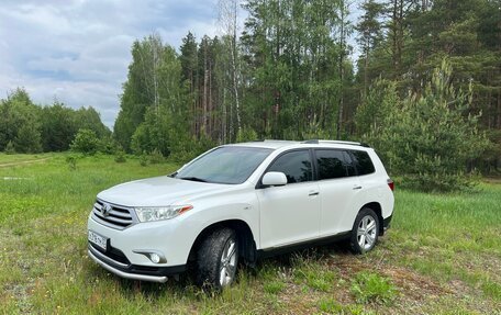 Toyota Highlander III, 2012 год, 2 450 000 рублей, 2 фотография