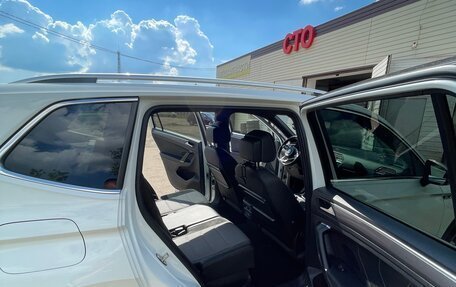 Volkswagen Tiguan II, 2019 год, 2 500 000 рублей, 3 фотография