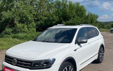 Volkswagen Tiguan II, 2019 год, 2 500 000 рублей, 15 фотография